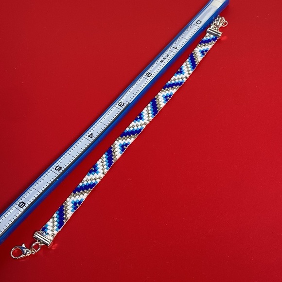 Traditional Native American Indian Style Glass Seed Bead Blue & Silver Bracelet - Picture 7 of 13